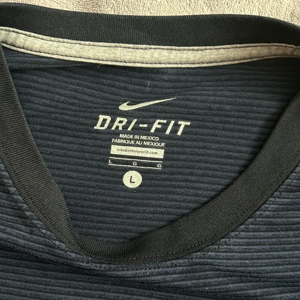 Nike Men's Dark Blue Short Sleeve Tee